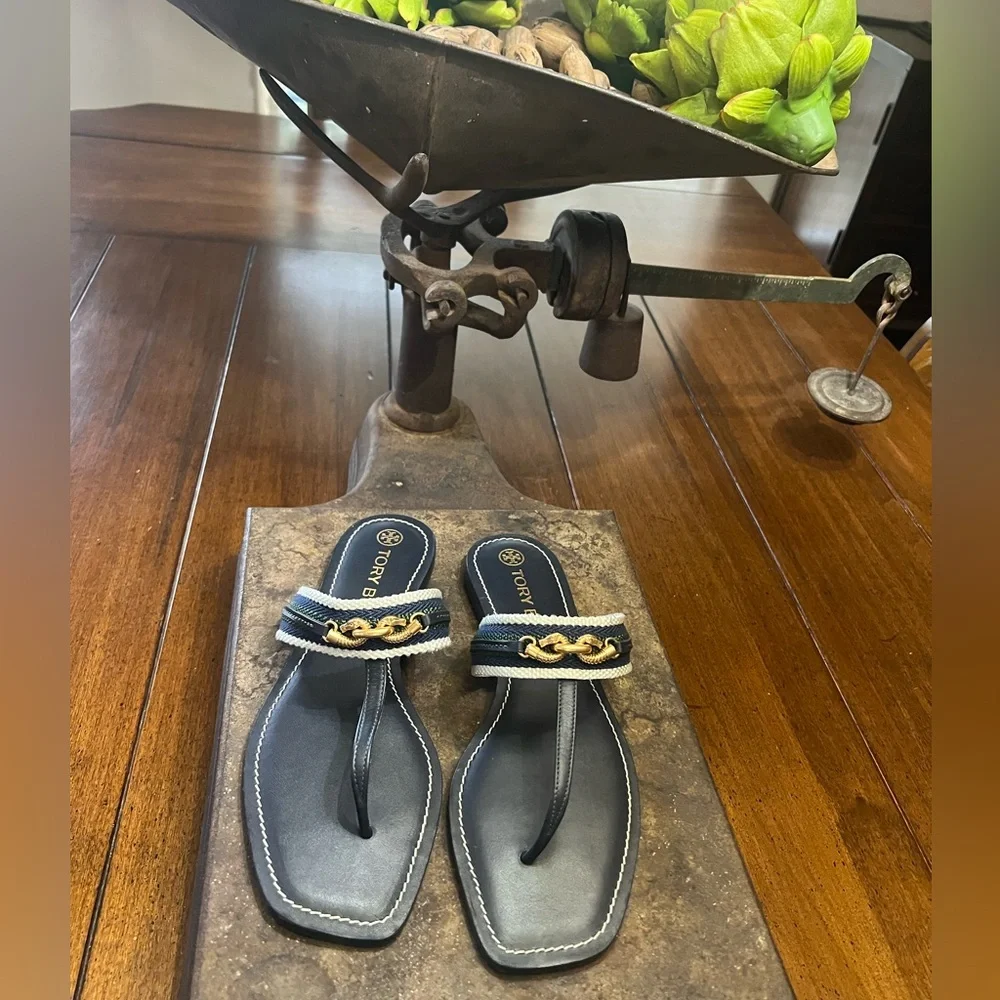 TORY BURCH JESSA
EQUESTRIAN THONG SANDAL
LEATHER NAVY/BANYAN/GREEN
MULTI - Picture 7 of 11